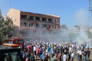 Turcja: 9 zabitych i ponad 260 rannych w trzech zamachach