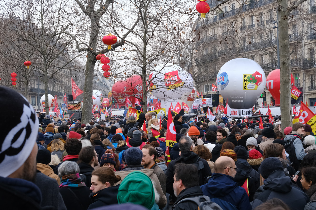 Kolejny dzień protestów we Francji. Niemal milion ludzi na ulicach