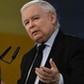 Prezes PiS Jarosław Kaczyński podczas spotkania z mieszkańcami na terenie rafinerii Orlen Południe w Jedliczach