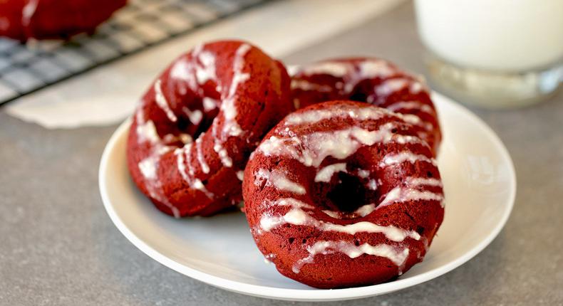 Red velvet donuts [hungry girl]
