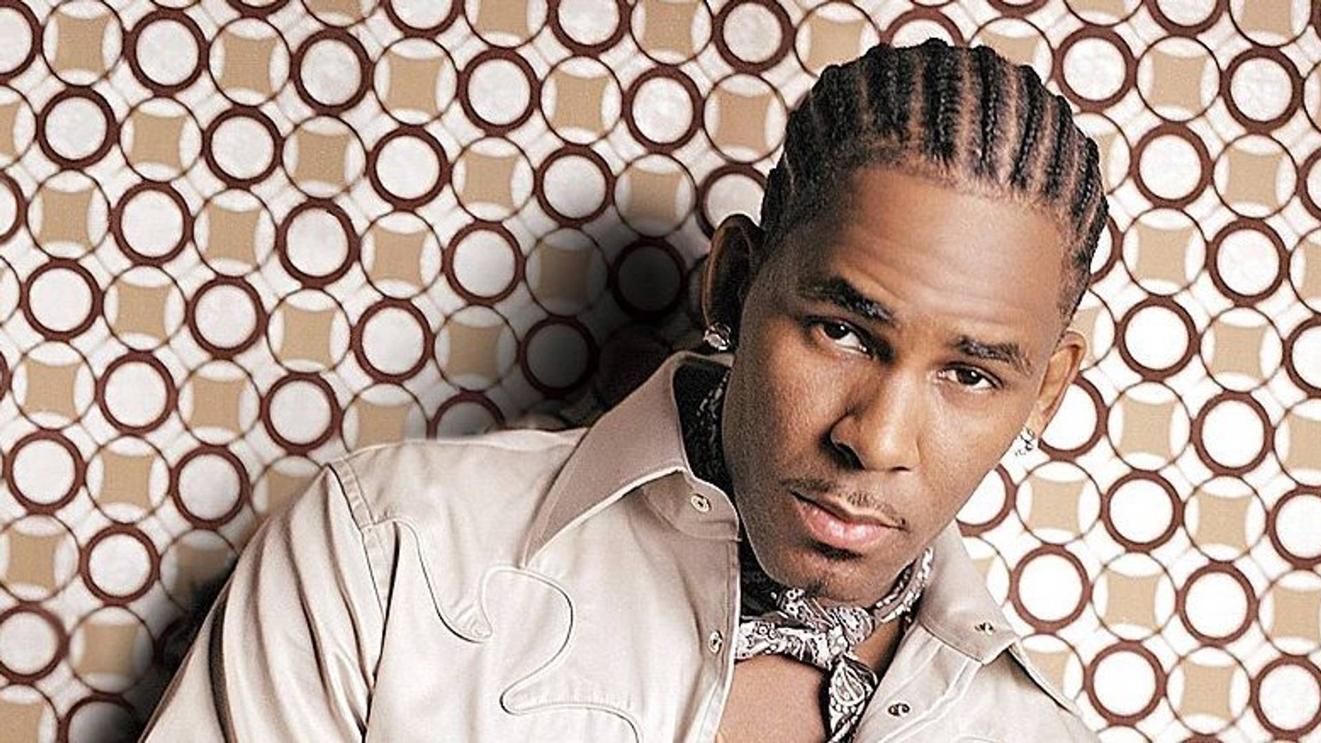 R. Kelly soll Frauen in seinem Haus gefangen halten - Noizz