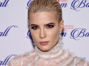 Halsey sokkolóan őszintén vallott az endometriózissal vívott harcáról!
