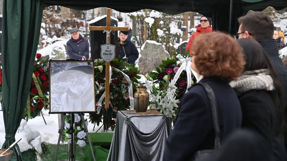 Artysta spoczął w Alei Zasłużonych na cmentarzu Srebrzysko w Gdańsku