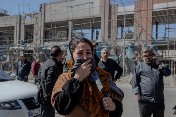 Redovi za hleb, škole zakatančene i preteće SMS poruke: Kako izgleda ŽIVOT POD BOMBAMA u Teheranu i Iranu gde je već stradalo više od 1.100 ljudi