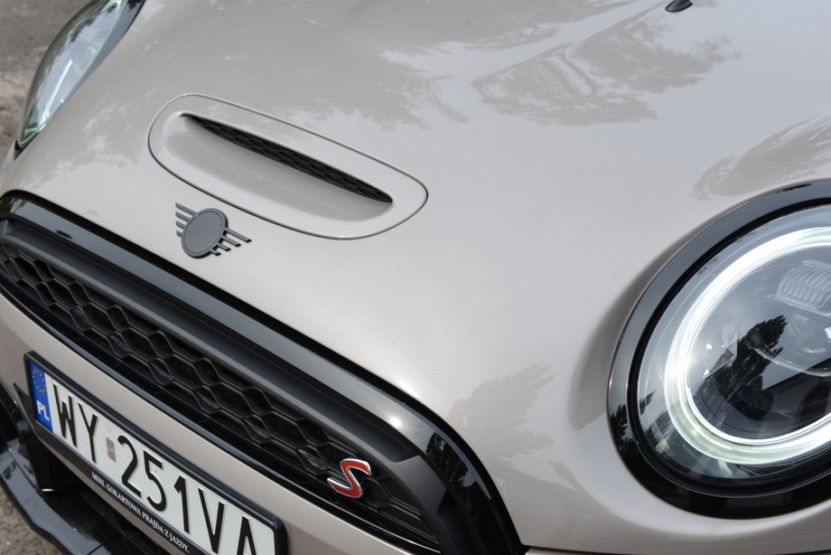 Mini Cooper S to auto z mnóstwem interesujących detali, które przyciągają wzrok.