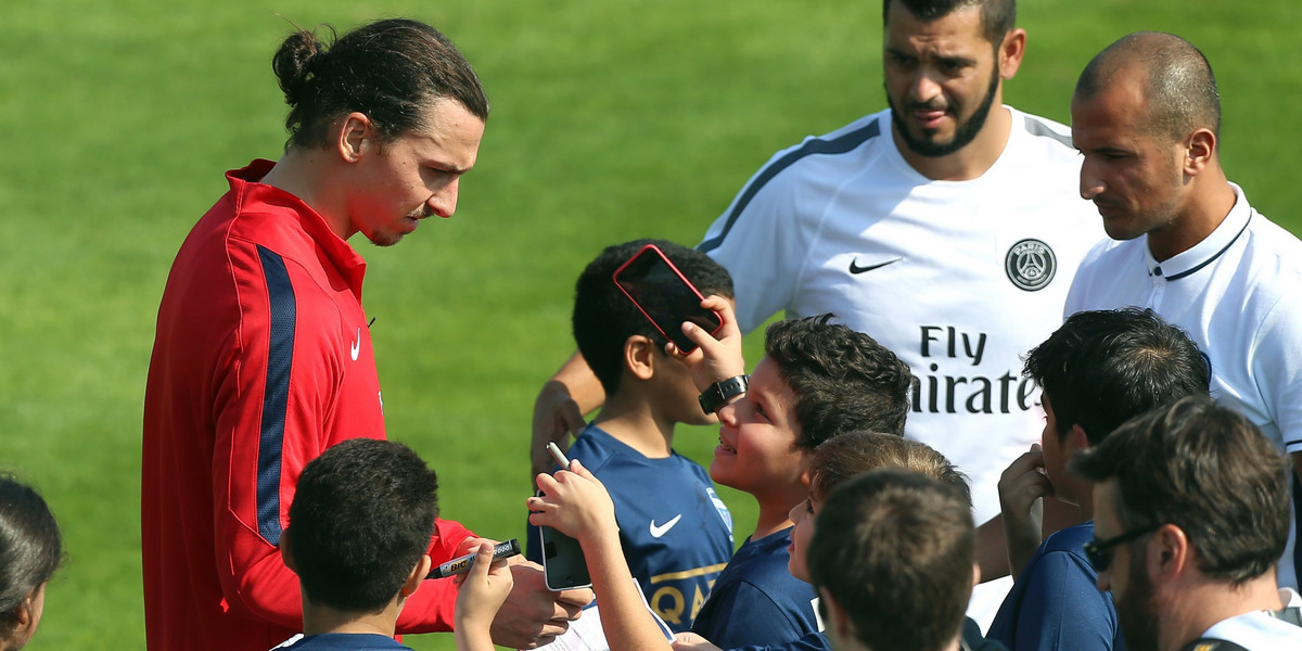 Zlatan totalnie zaskoczył kibica, który chciał z nim zrobić selfie! WIDEO