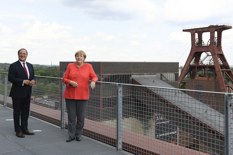 Angela Merkel i Armin Laschet podczas wizyty w byłej kopalni Zeche Zollverein w Essen, sierpień 2020 r. 