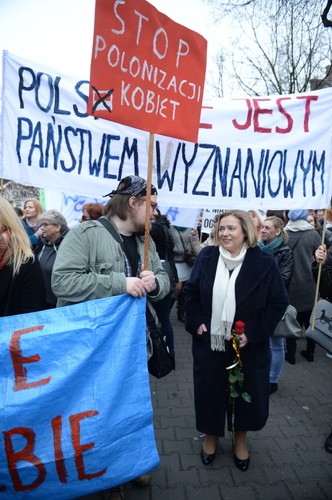 MANIFA W WARSZAWIE pod hasłem 'Wszystkie jesteśmy u siebie'