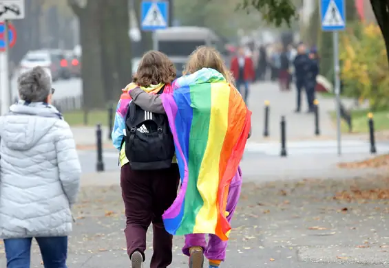 Polskie dzieci nie czują się bezpiecznie. Ranking szkół przyjaznych LGBT+