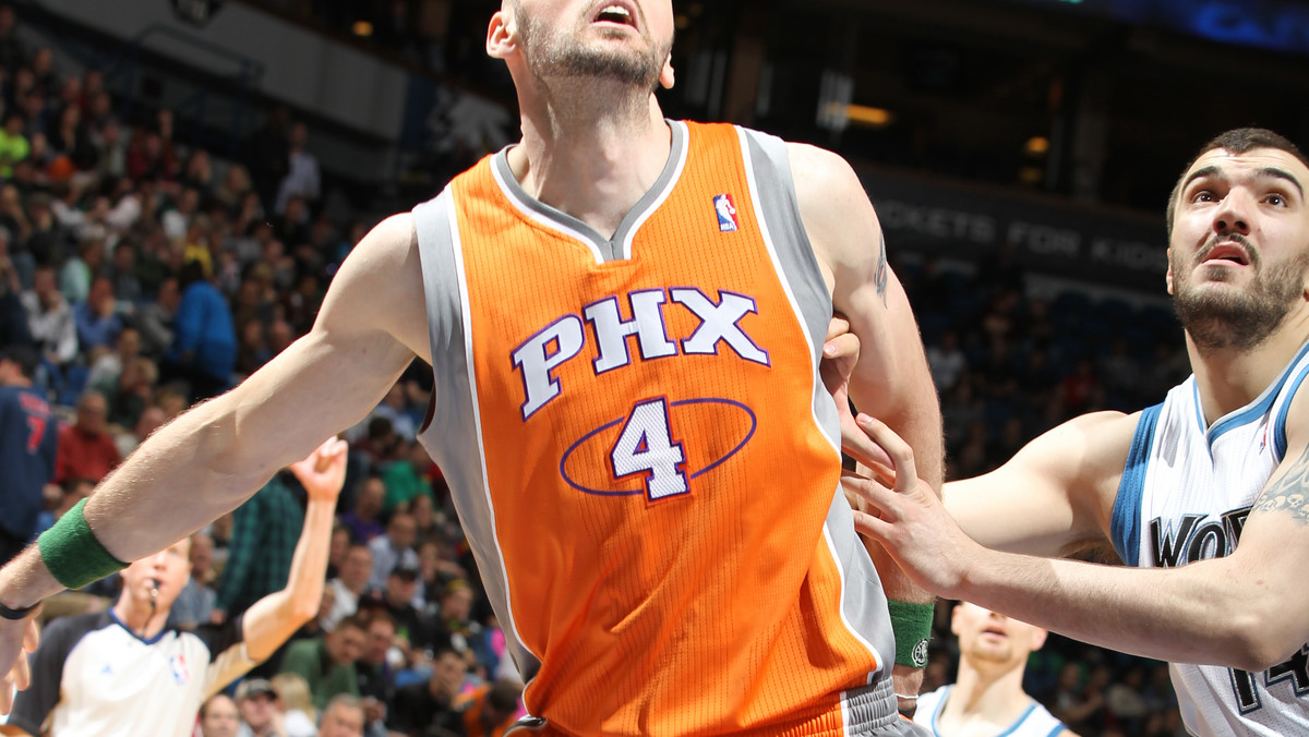 Marcin Gortat po przejściu do Phoenix Suns z Orlando Magic zrobił ogromne postępy. Redaktorzy "Arizona Sports" zauważają, że w pół sezonu udało mu się osiągnąć więcej niż przez trzy lata w poprzednim klubie, "Polish Hammer" nie zamierza jednak na tym poprzestać i przed startem nowych rozgrywek oczekuje od siebie jeszcze więcej.