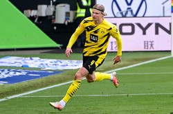 Lewandowski poluje na rekord, Haaland upolował... samolot