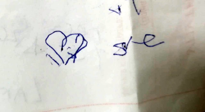 Aleksandra je posle operacije skinuta s aparata i samostalno diše, a ćerki koja joj je došla u posertu napisala je poruku za porodicu: "Volim vas sve"