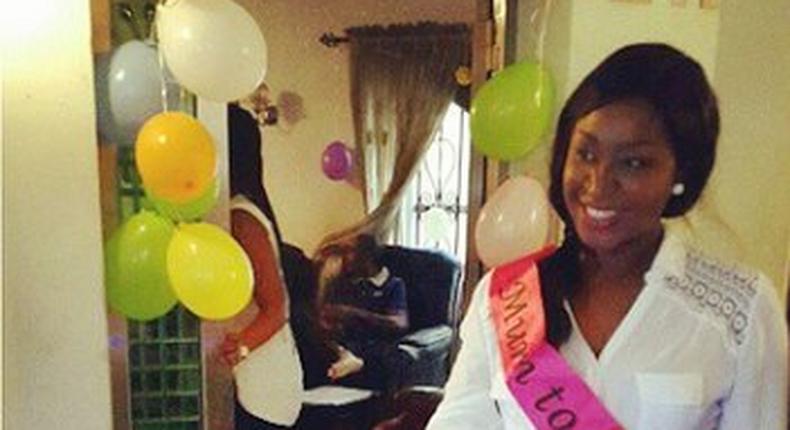 Michelle Ashionye Raccah cutting her baby shower cake