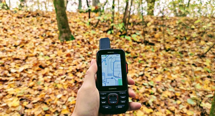 Navigation beim Wandern mit dem GPS-Gerät Garmin GPSMAP 66i