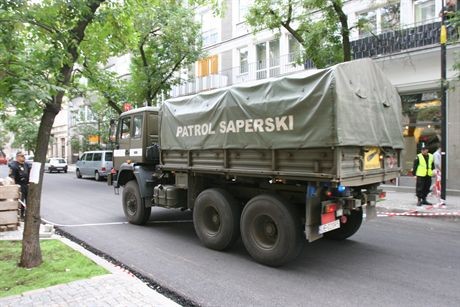 WARSZAWA 04.08.07 - BOMBA NA HOZEJfot. lech marcinczak