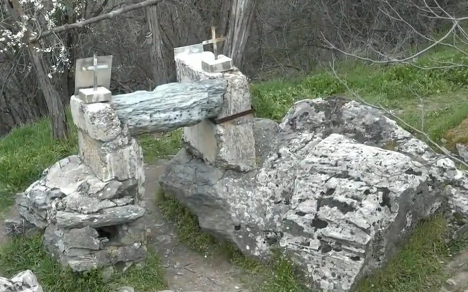 Misterija Niškog Ostroga i "šupljeg kamena"