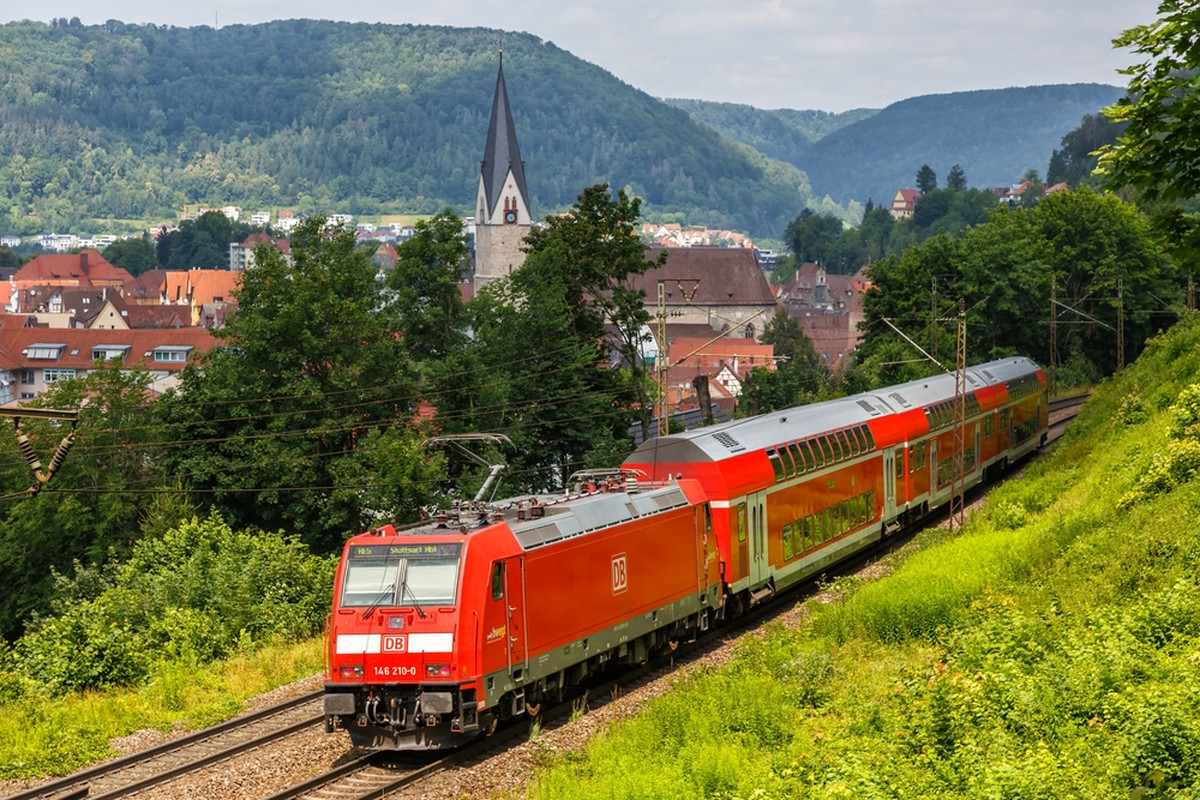 In Deutschland gibt es einen Warnstreik bei den Zügen.  Millionen Passagiere werden darunter leiden