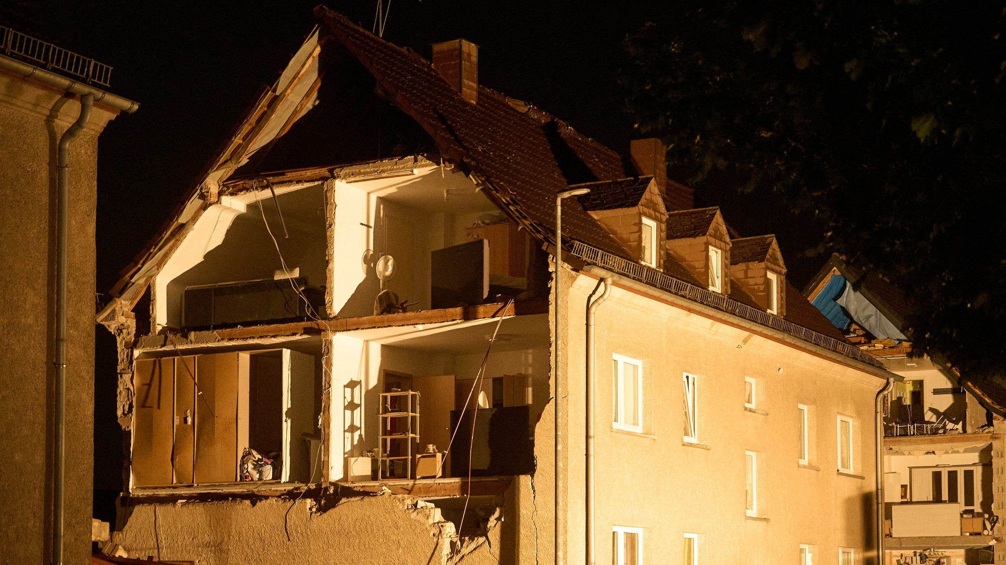 Búrky v Nemecku zabili ženu a poškodili desiatky budov, zaznamenali aj tornádo. 