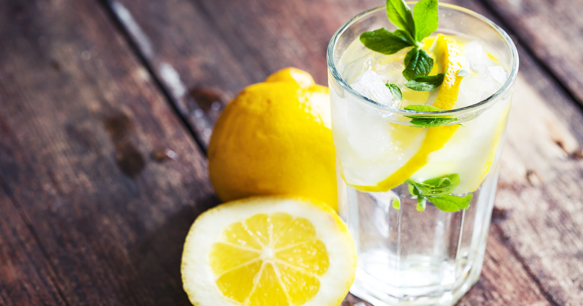 ¿Agua de limón para bajar de peso?  El experto expone el mayor mito