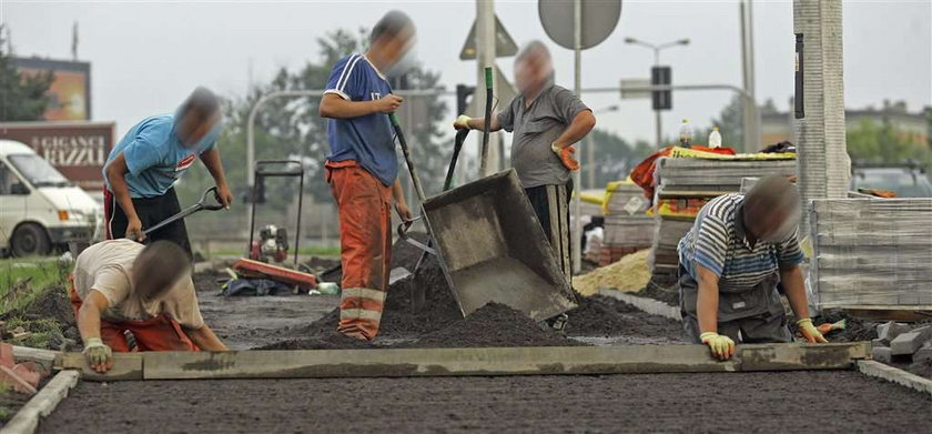 Pracowali tylko przed wyścigiem