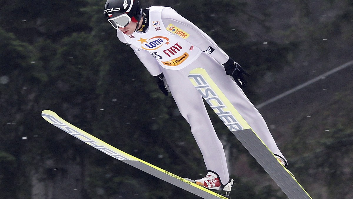 Kamil Stoch został mistrzem Polski na skoczni normalnej (K-90) w Szczyrku Skalitem. Dziesiąty zawodnik Pucharu Świata wyprzedził Tomasza Byrta i Rafała Śliża, był dziś dla rywali bezkonkurencyjny.