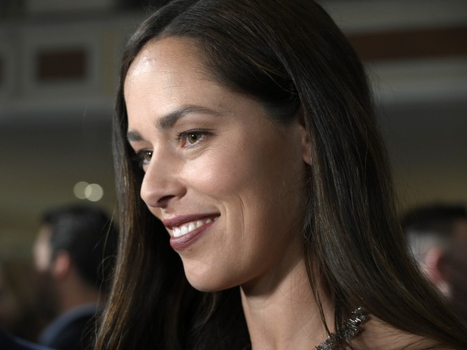 Ana Ivanović prošetala najluksuznijim selom na svetu, sa kumom iz Srbije