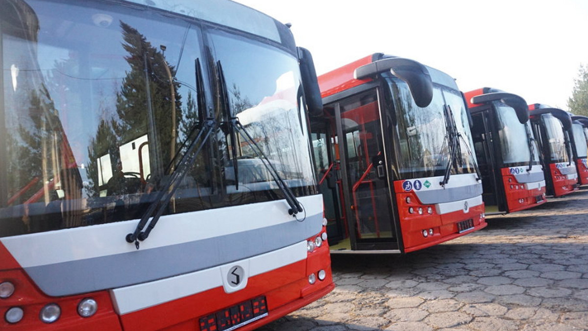 Miejskie Przedsiębiorstwo Komunikacyjne w Częstochowie skoczyło 65 lat. Jubileusz był okazją do prezentacji nowych hybrydowych autobusów z napędem gazowo-elektrycznym, które jeszcze w tym roku wyjadą na ulice miasta. To pierwsze takie pojazdy w Polsce.