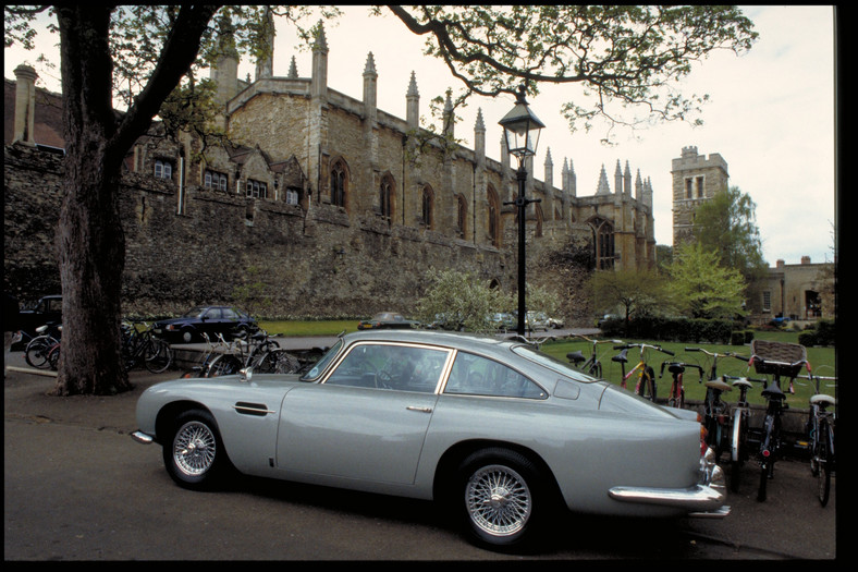 Aston Martin DB5 z filmu "Goldfinger"