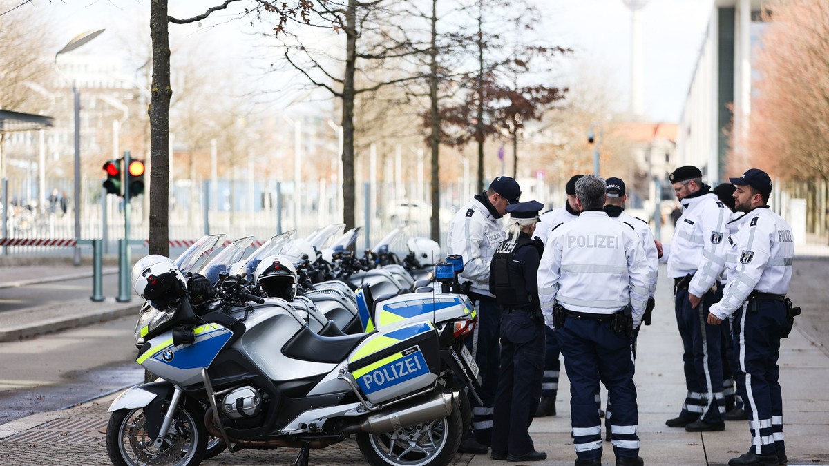 ČOVEK PROVEO 4 DANA ZAROBLJEN U KONTEJNERU  Policija i dalje u neverici, nikom nije jasno kako je dospeo tu, kod njega pronašli OVO