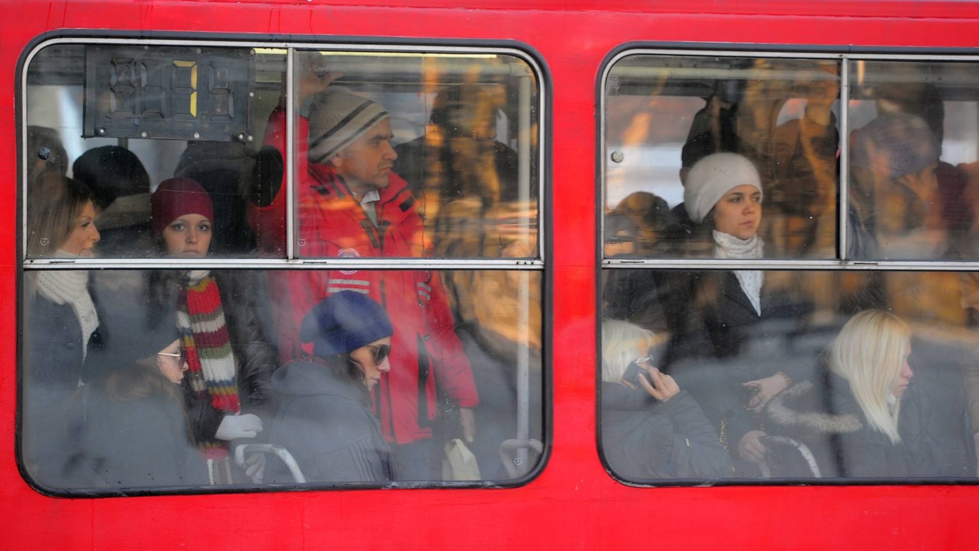 Potpuno neočekivano putovanje od kuće do posla - kad je napolju prvi sneg, a maraton je blokirao grad