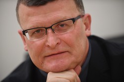 Dr Paweł Grzesiowski: Po odmrożeniu gospodarki będzie wzrost zachorowań