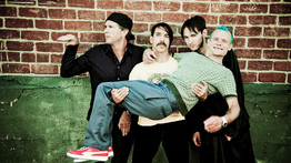 Hoppá! Drogvallomásos könyvében heroindílerét is leleplezi a Red Hot Chili Peppers sztárja