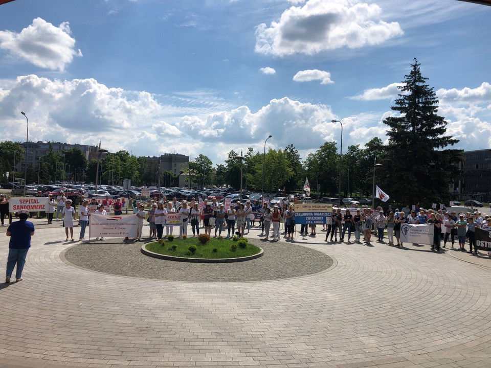 Strajk pielęgniarek i położnych w Kielcach