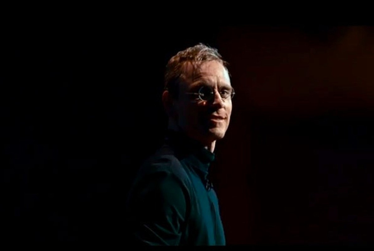 Michael Fassbender już jest Steve'em Jobsem. Podoba się?