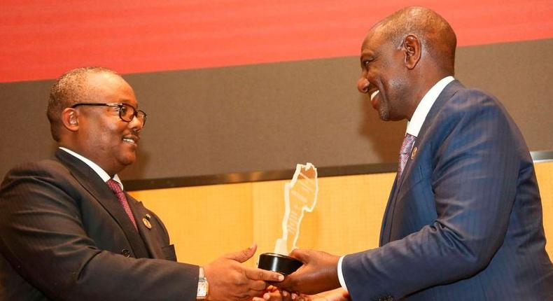 President William Ruto receiving the ALMA Joyce Kafanabo Award, honouring Scorecard Excellence and Innovation in the fight against Malaria, on behalf of the Republic of Kenya in Addis Ababa, Ethiopia on February 18, 2023 (Courtesy: PPS)