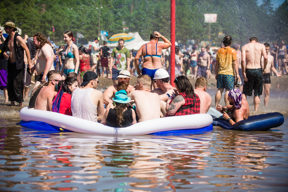 Pol'and'Rock Festival 2018: błotne kąpiele pod "grzybkiem"