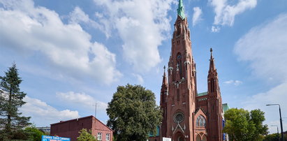 Orgia na plebanii. Zbadali nagiego mężczyznę znalezionego w łóżku księdza