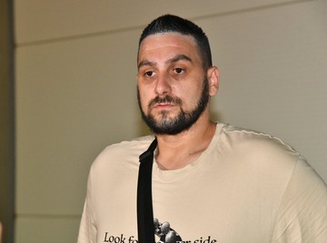 NIJE MU POŠLO ZA RUKOM da nagovori Miljanu Kulić da UĐU ZAJEDNO U ELITU, pa se skinuo i pokazao obnaženo telo nakon što se prepolovio! Zola ne preza više ni od čega!