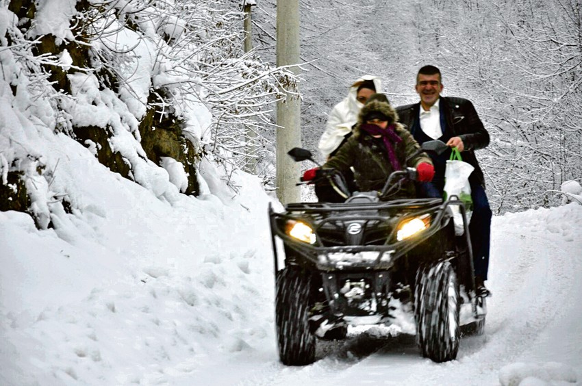 Kvadom se probili do crkve