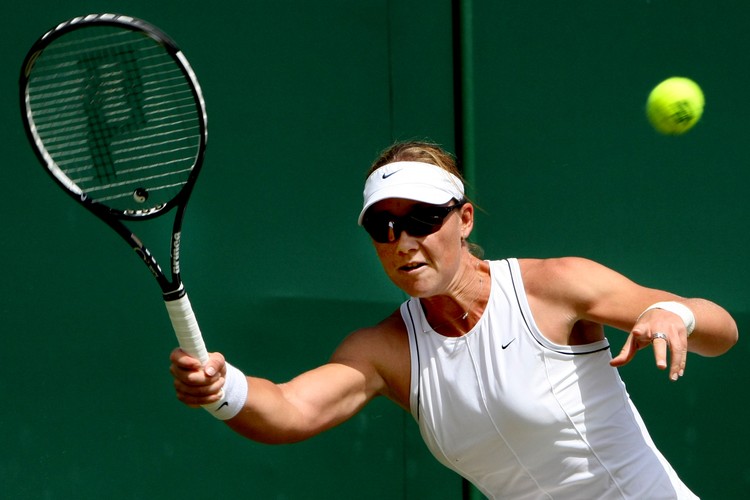9. Samantha Stosur (Australia) - 988 742 USD