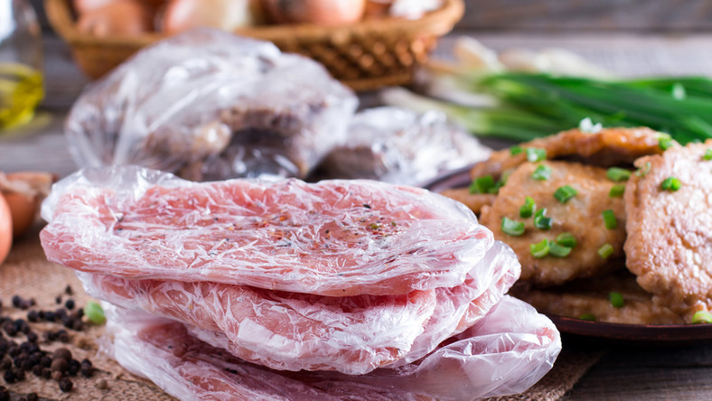 Rozmrażanie mięsa - jak robić to bezpiecznie?