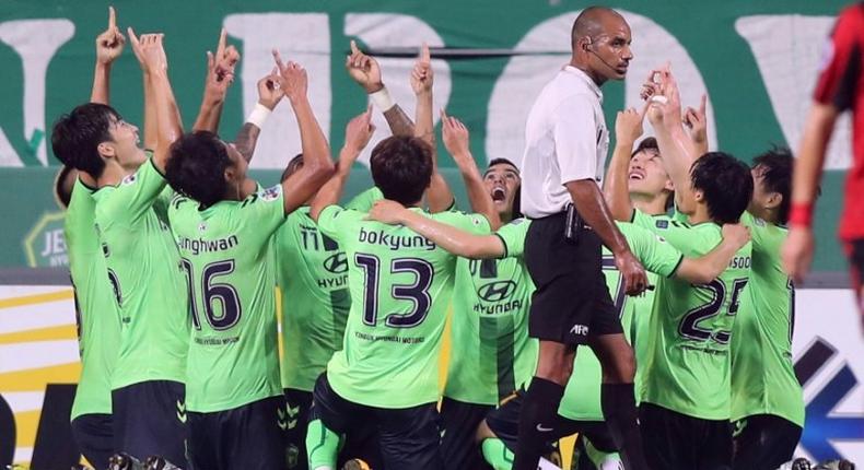 South Korea's Jeonbuk Hyundai Motors players celebrate Leonardo Rodrigues Pereira's goal against FC Seoul, during their AFC Champions League semi-final first leg match, in Jeonju, on September 28, 2016