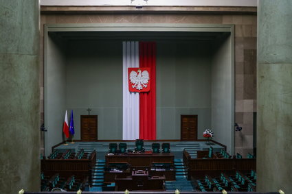 Sondaż tuż przed ciszą wyborczą. Wyrównana walka między PiS a PO