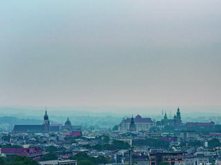 Dopuszczalne normy jakości powietrza są w Krakowie przekraczane czasem nawet przez ponad 160 dni w roku