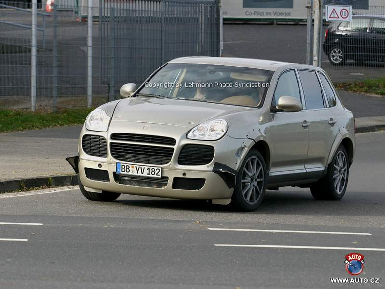 Zdjęcia szpiegowskie: nowy SUV Lamborghini