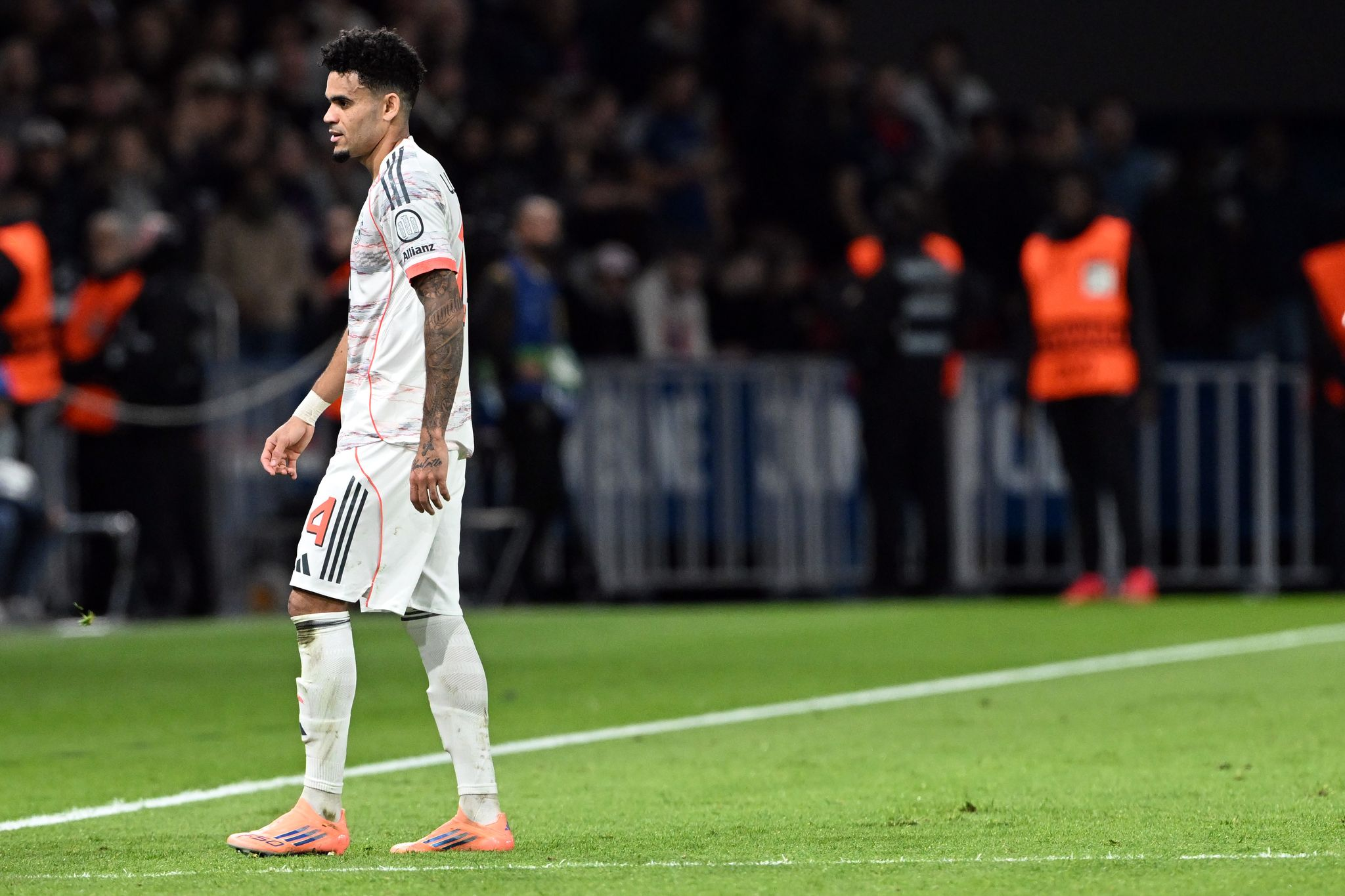 Drei statt ein Spiel: UEFA schockt Bayern mit Díaz-Sperre