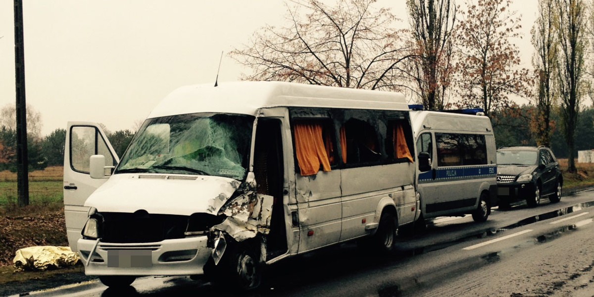 Zderzenie busa i ciężarówki w Starym Adamowie 