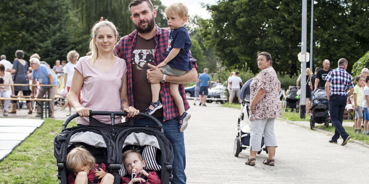 Żory. Mieszkańcy Rogoźnej zorganizowali piknik i zbiórkę pieniędzy dla trojaczków 