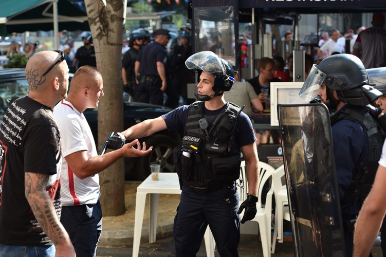 Nie wszyscy polscy kibice potrafili się zachować. Przepychanki na ulicach i stadionie w Marsylii