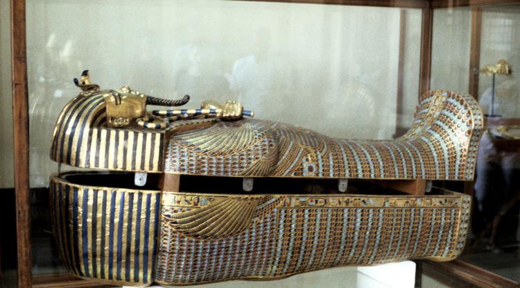 Tutanhamon fáraó arany szarkofágja, Kr. e. 1325 körül.
